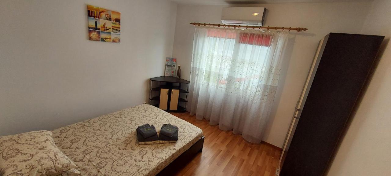 The View Apartment Orsova Exterior photo